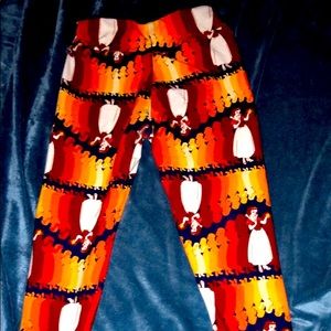 LulaRoe Disney leggings with Snow White print